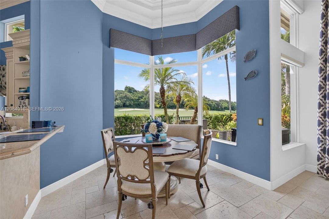 Activo con contrato: $3,395,000 (5 camas, 5 baños, 4476 Pies cuadrados)