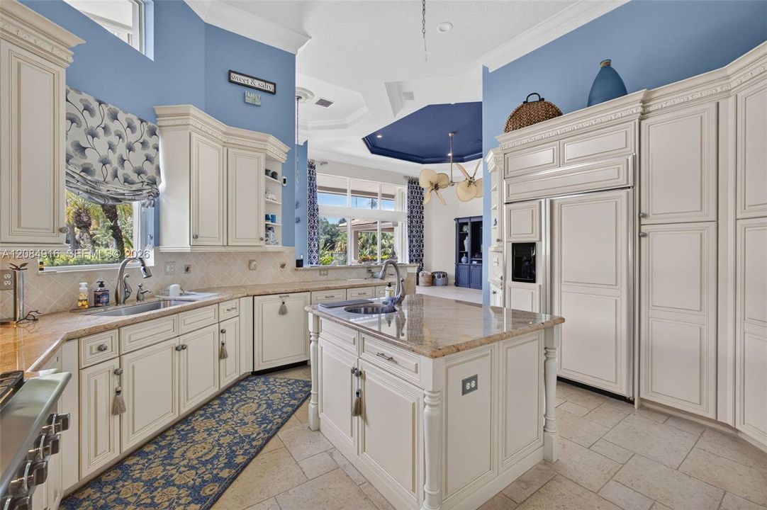 Activo con contrato: $3,395,000 (5 camas, 5 baños, 4476 Pies cuadrados)