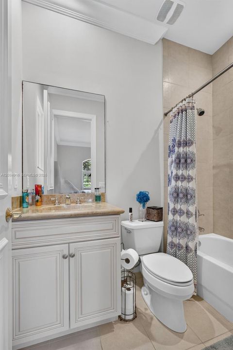 Activo con contrato: $3,395,000 (5 camas, 5 baños, 4476 Pies cuadrados)