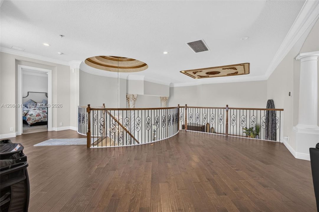 Activo con contrato: $3,395,000 (5 camas, 5 baños, 4476 Pies cuadrados)