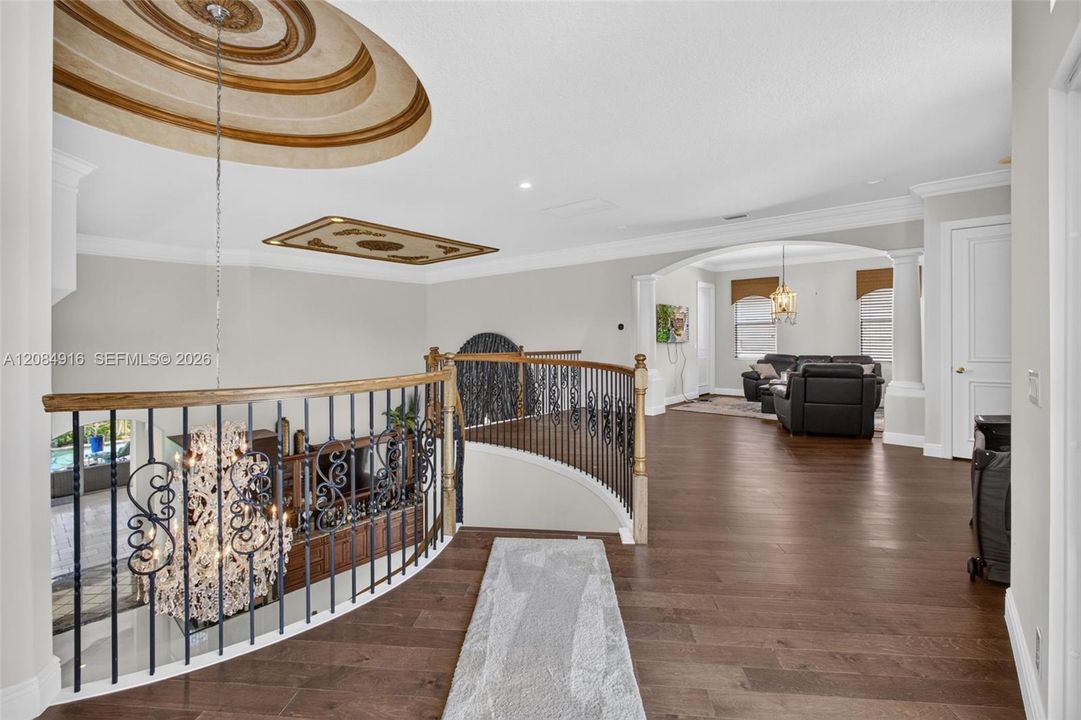 Activo con contrato: $3,395,000 (5 camas, 5 baños, 4476 Pies cuadrados)