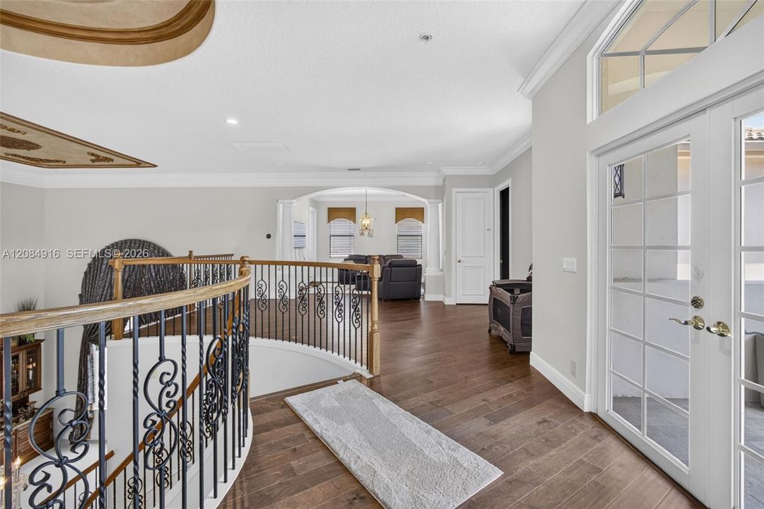 Activo con contrato: $3,395,000 (5 camas, 5 baños, 4476 Pies cuadrados)