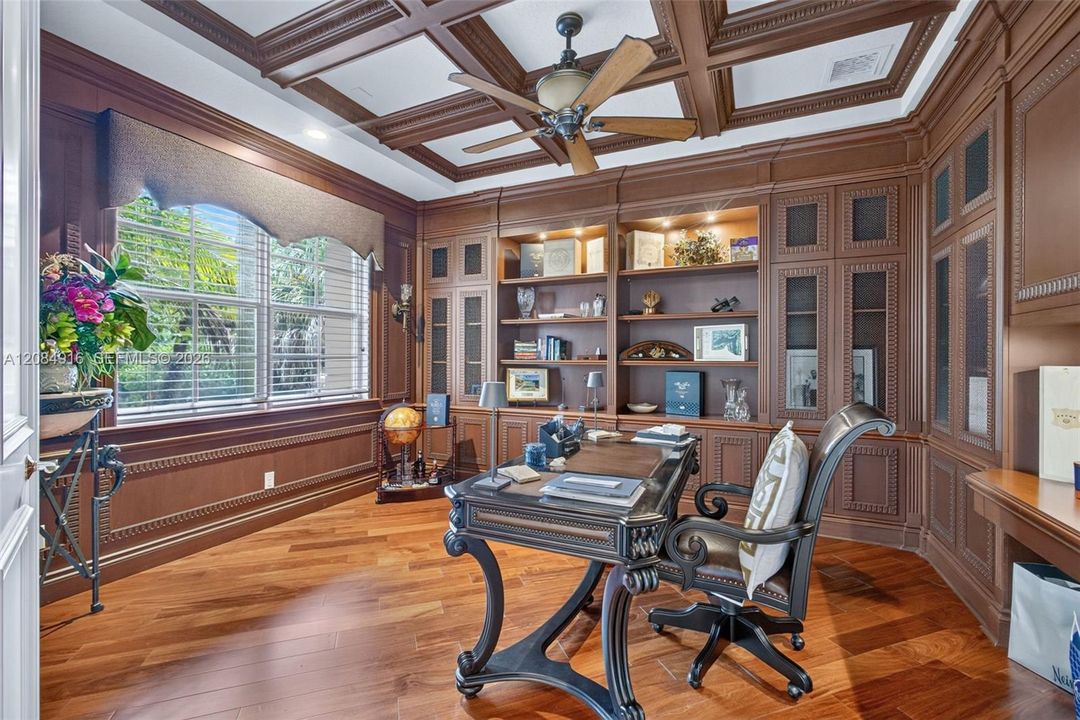 Activo con contrato: $3,395,000 (5 camas, 5 baños, 4476 Pies cuadrados)