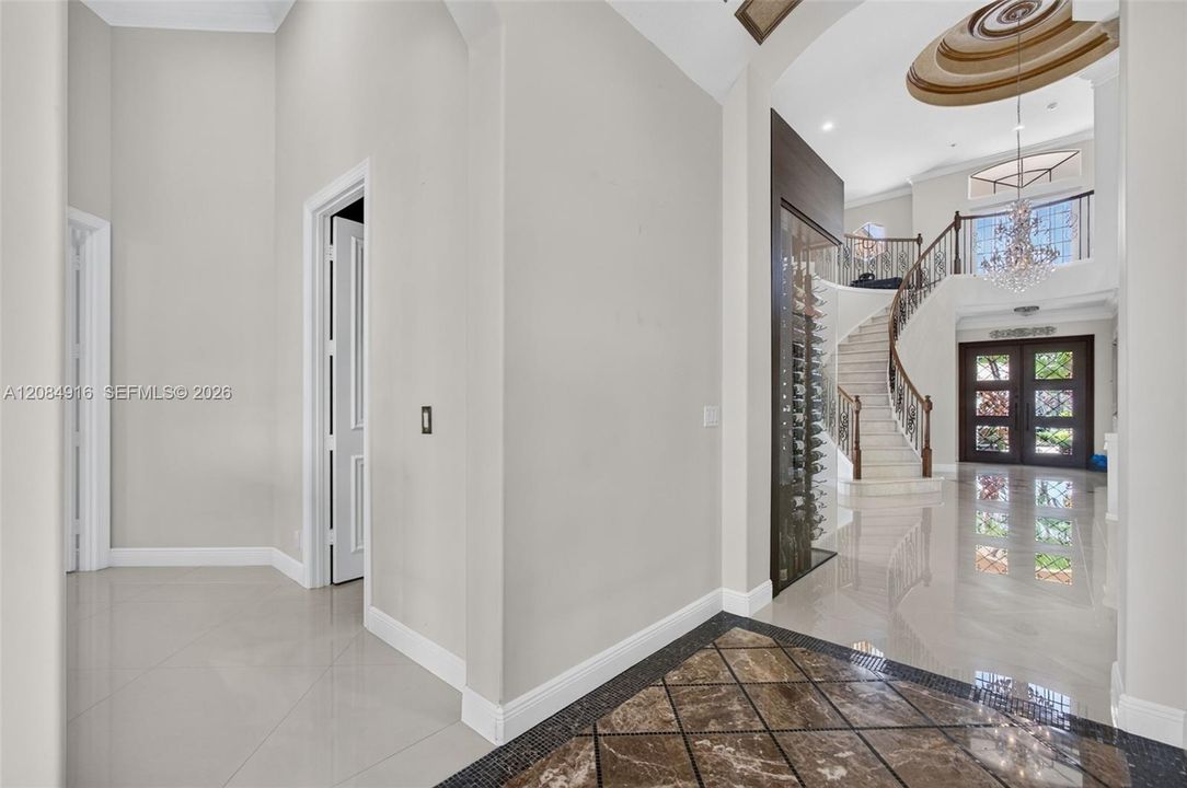 Activo con contrato: $3,395,000 (5 camas, 5 baños, 4476 Pies cuadrados)