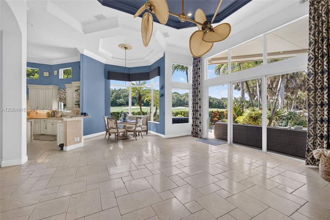 Activo con contrato: $3,395,000 (5 camas, 5 baños, 4476 Pies cuadrados)