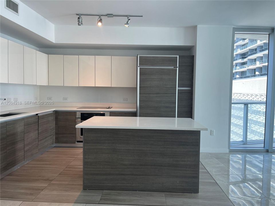 Active With Contract: $4,350 (2 beds, 2 baths, 1165 Square Feet)