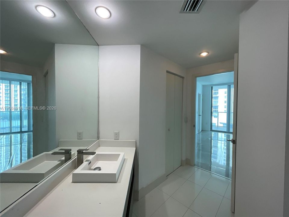 Active With Contract: $4,350 (2 beds, 2 baths, 1165 Square Feet)