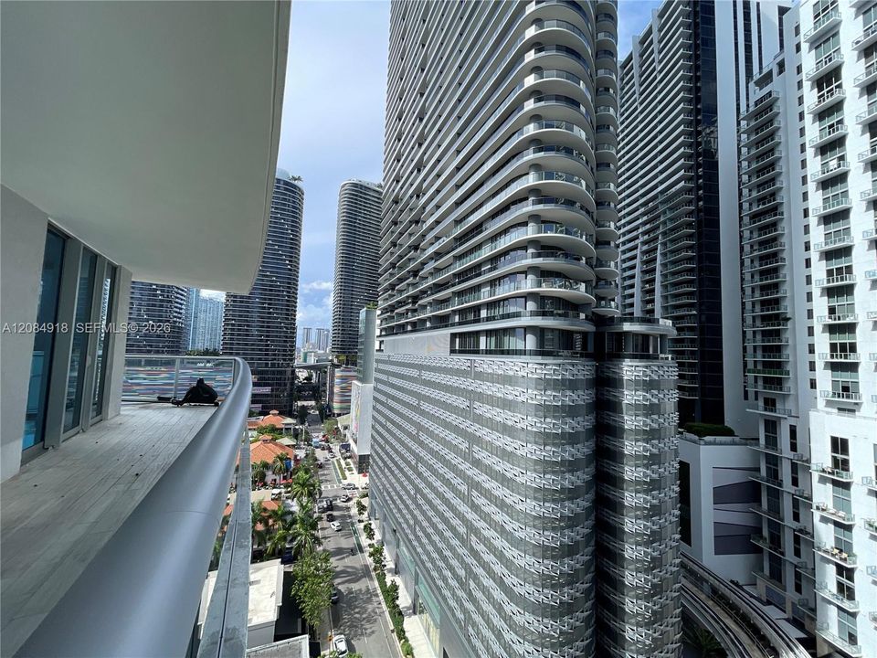 Active With Contract: $4,350 (2 beds, 2 baths, 1165 Square Feet)
