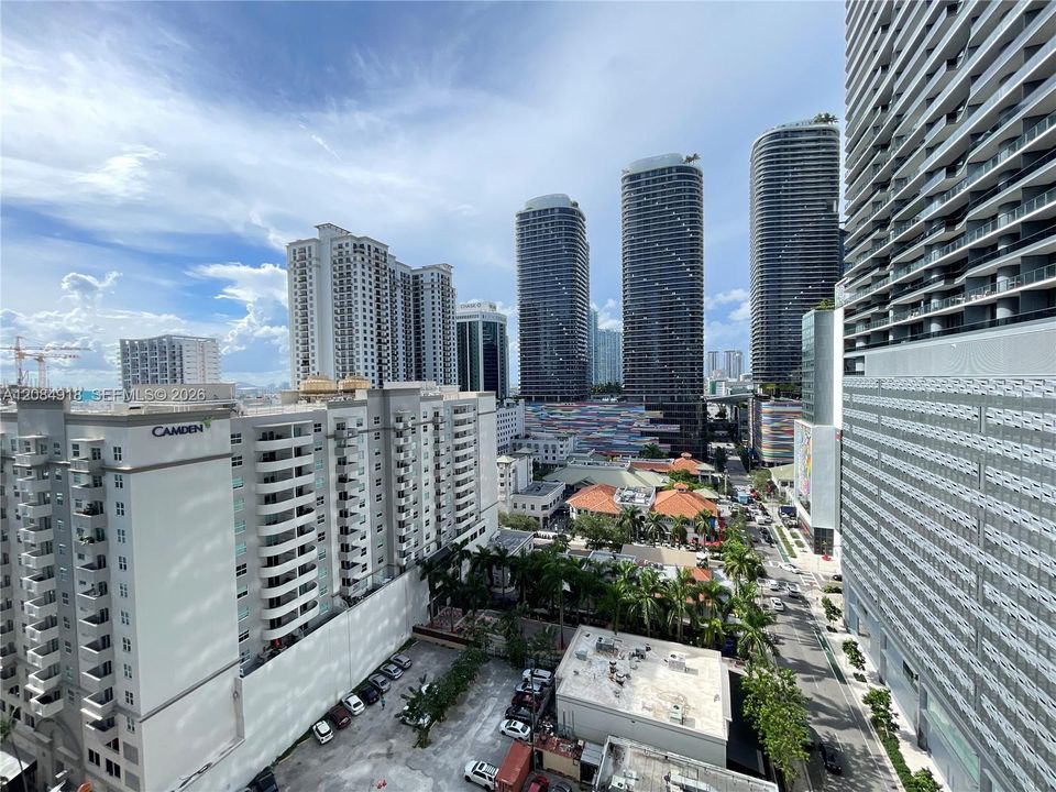Active With Contract: $4,350 (2 beds, 2 baths, 1165 Square Feet)