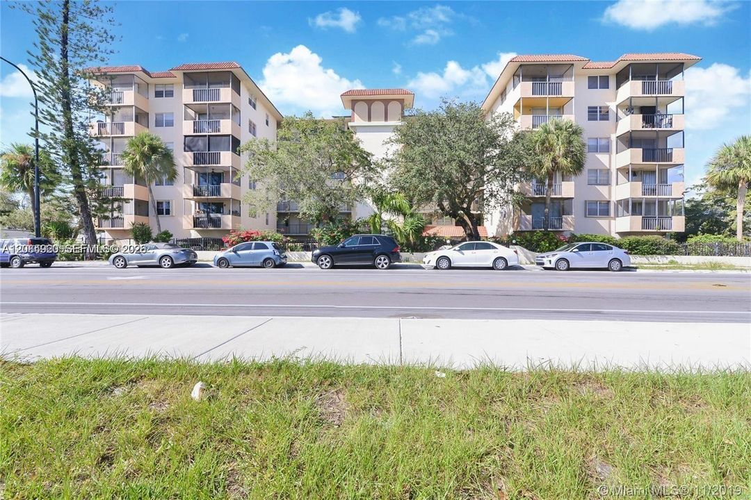 For Sale: $149,000 (1 beds, 1 baths, 878 Square Feet)