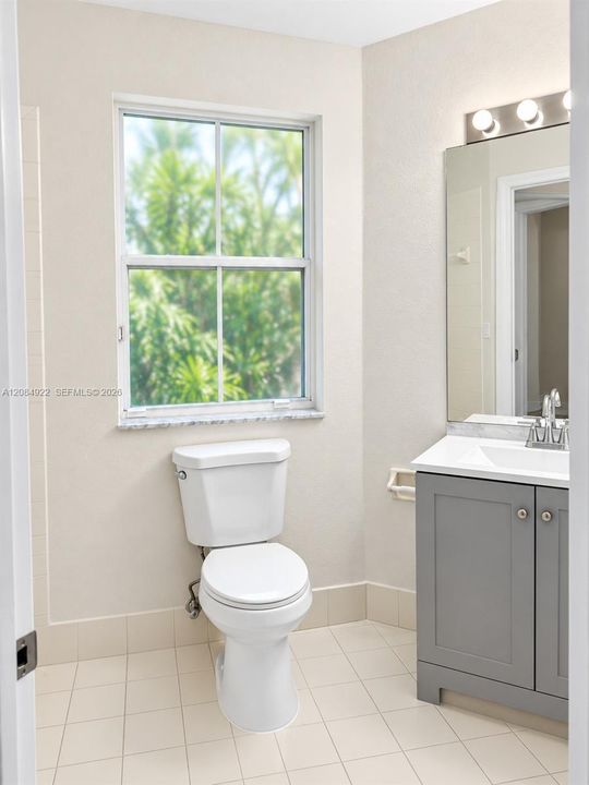 For Sale: $398,000 (2 beds, 2 baths, 1206 Square Feet)