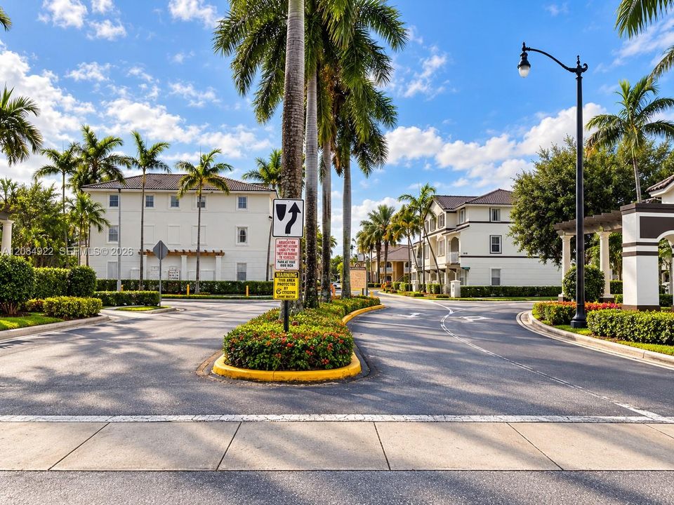 For Sale: $398,000 (2 beds, 2 baths, 1206 Square Feet)