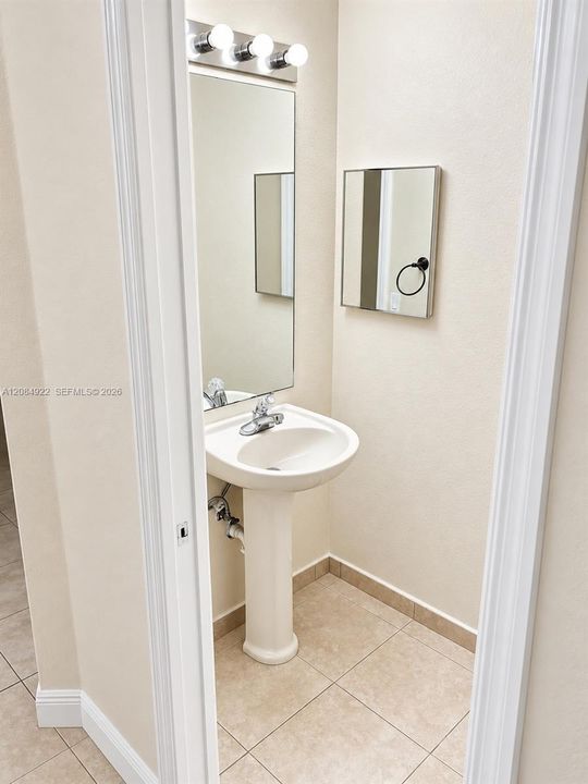 For Sale: $398,000 (2 beds, 2 baths, 1206 Square Feet)
