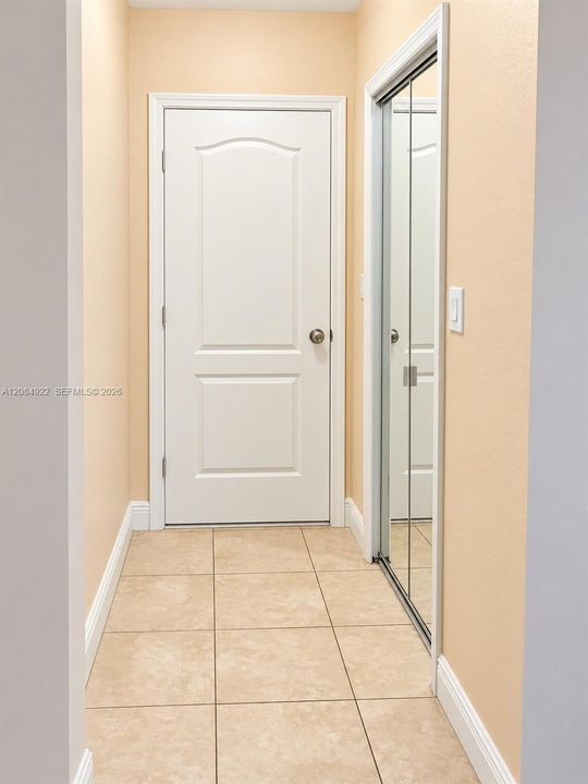 For Sale: $398,000 (2 beds, 2 baths, 1206 Square Feet)