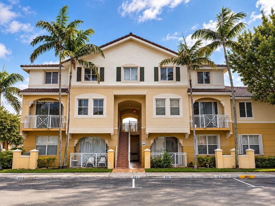For Sale: $398,000 (2 beds, 2 baths, 1206 Square Feet)