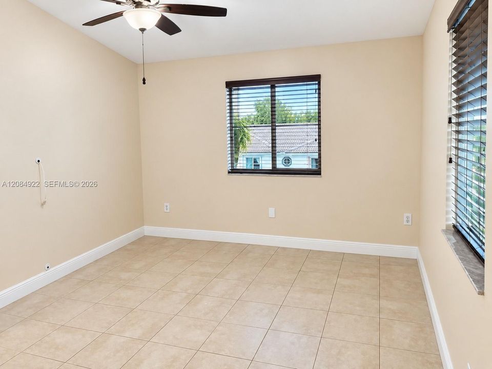 For Sale: $398,000 (2 beds, 2 baths, 1206 Square Feet)