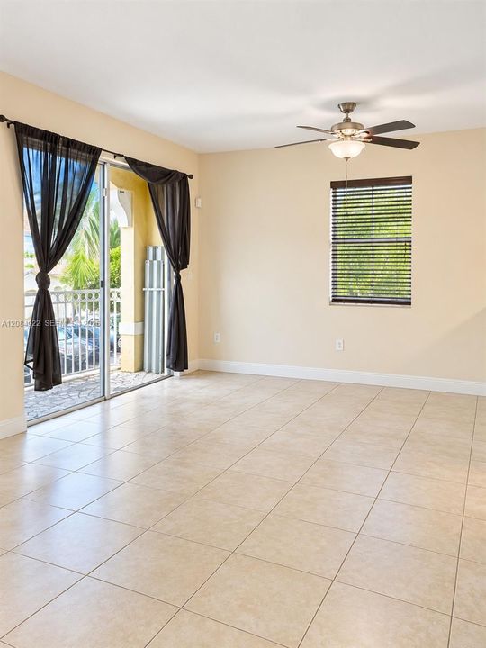 For Sale: $398,000 (2 beds, 2 baths, 1206 Square Feet)