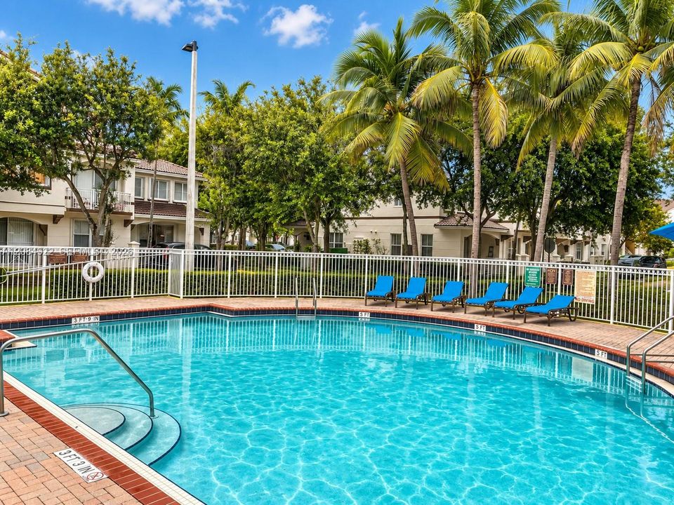 For Sale: $398,000 (2 beds, 2 baths, 1206 Square Feet)