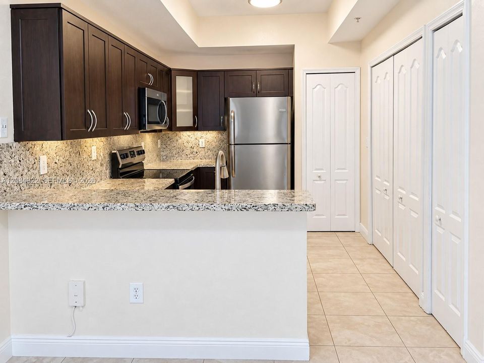 For Sale: $398,000 (2 beds, 2 baths, 1206 Square Feet)