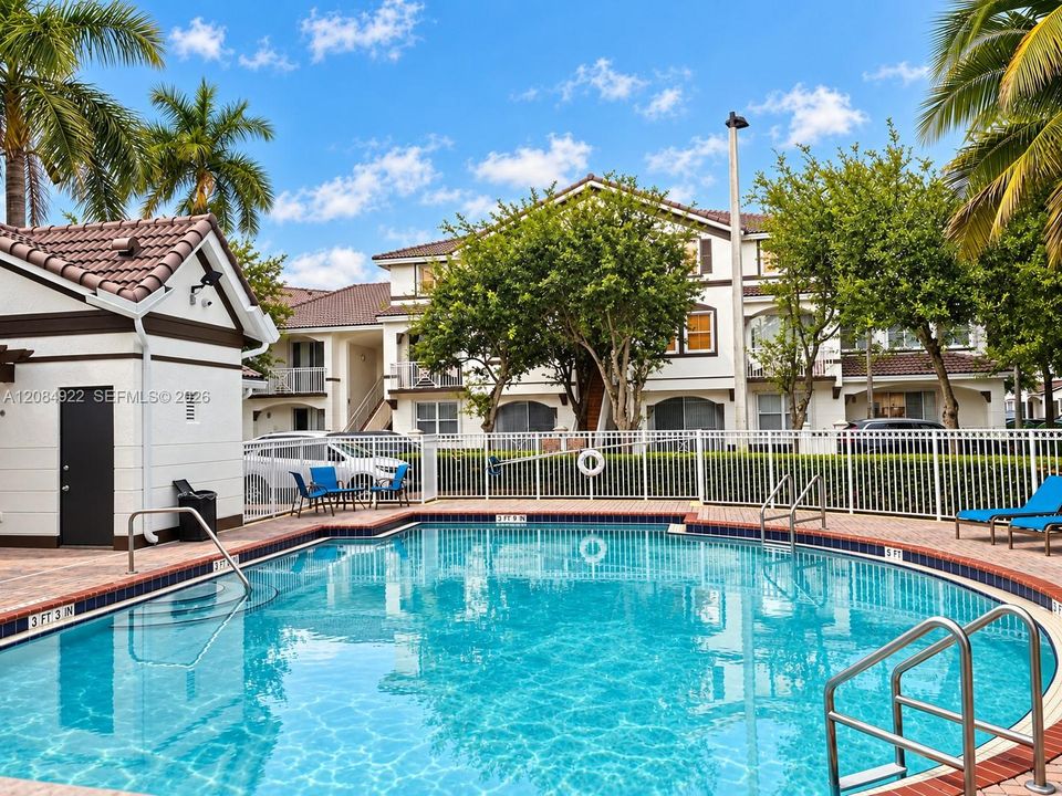 For Sale: $398,000 (2 beds, 2 baths, 1206 Square Feet)
