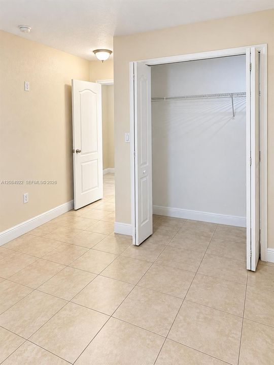 For Sale: $398,000 (2 beds, 2 baths, 1206 Square Feet)