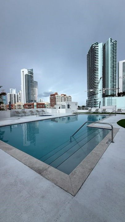 Active With Contract: $3,150 (2 beds, 2 baths, 1087 Square Feet)