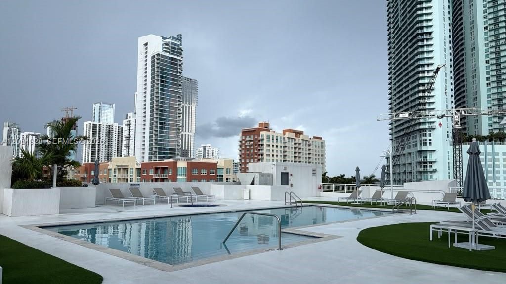 Active With Contract: $3,150 (2 beds, 2 baths, 1087 Square Feet)