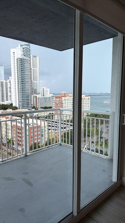 Active With Contract: $3,150 (2 beds, 2 baths, 1087 Square Feet)