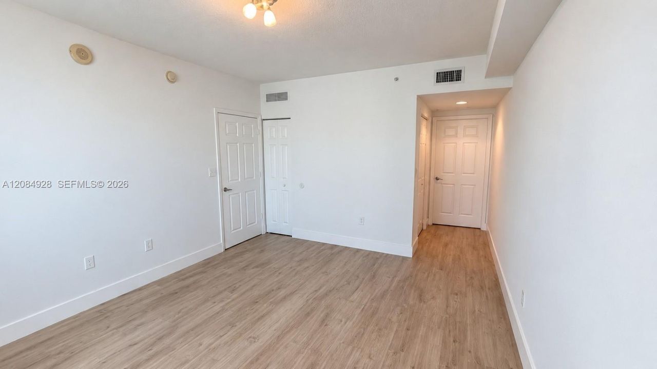 Active With Contract: $3,150 (2 beds, 2 baths, 1087 Square Feet)