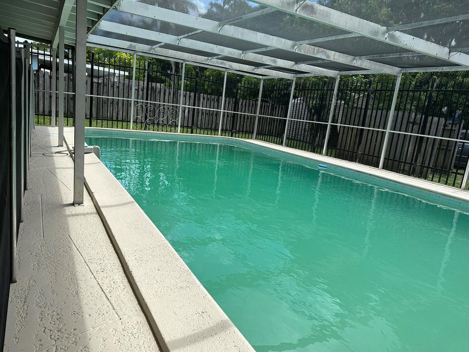 Screened pool