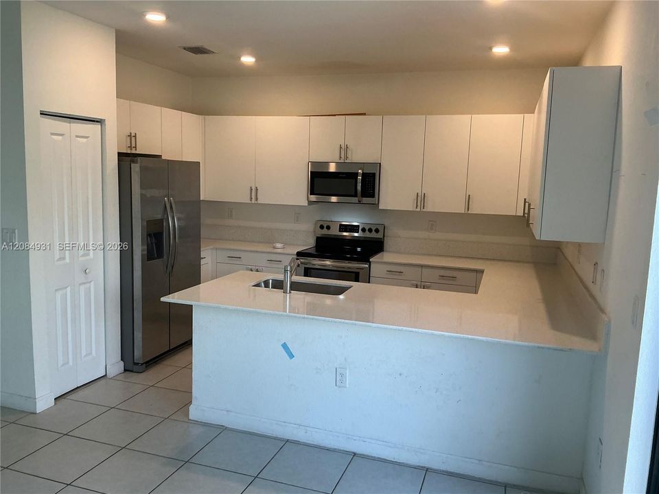 For Rent: $2,400 (3 beds, 2 baths, 1331 Square Feet)