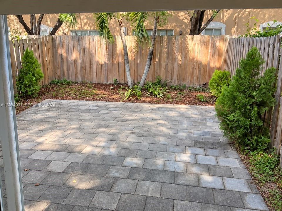 For Rent: $2,400 (3 beds, 2 baths, 1331 Square Feet)