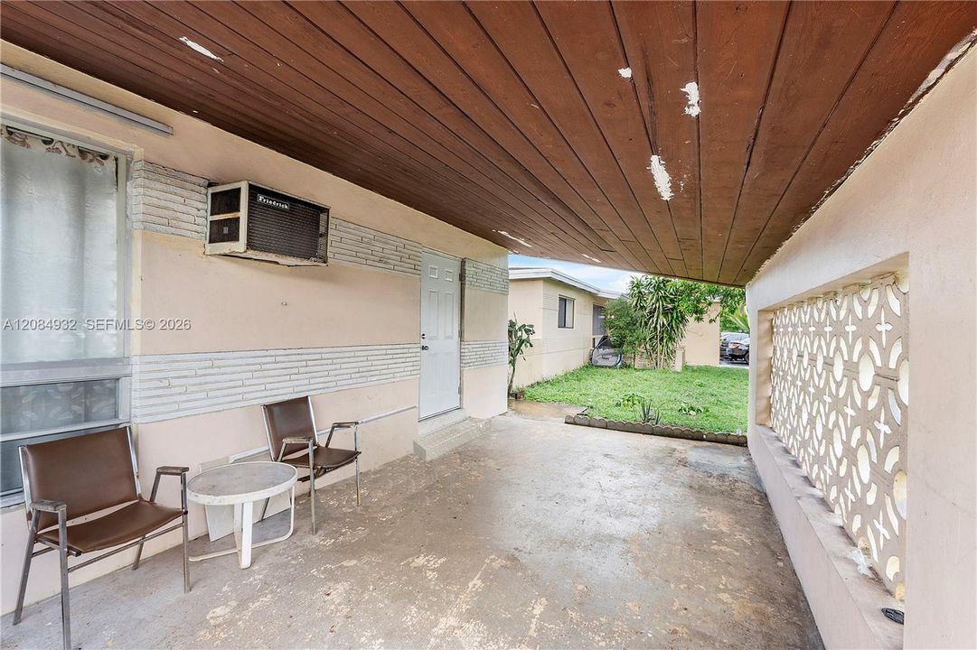 В аренду: $1,350 (1 спален, 1 ванн, 1647 Квадратных фут)