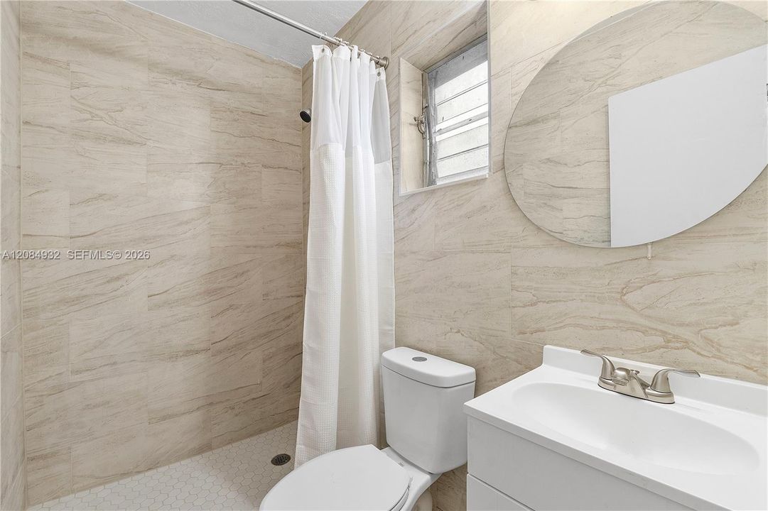 В аренду: $1,350 (1 спален, 1 ванн, 1647 Квадратных фут)