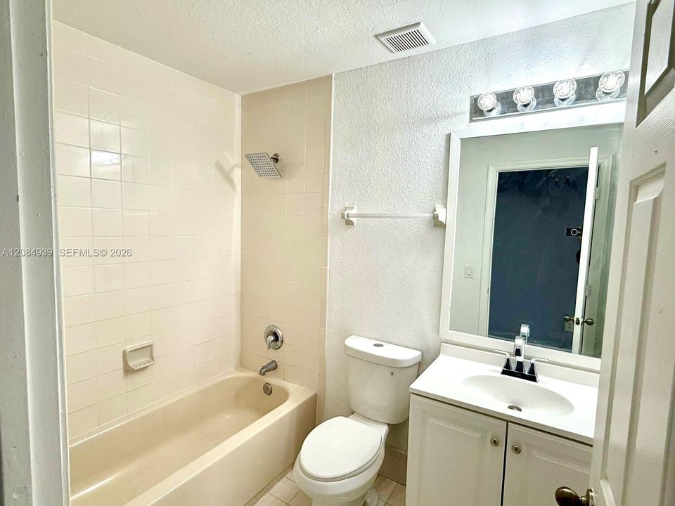 В аренду: $2,350 (3 спален, 3 ванн, 1423 Квадратных фут)