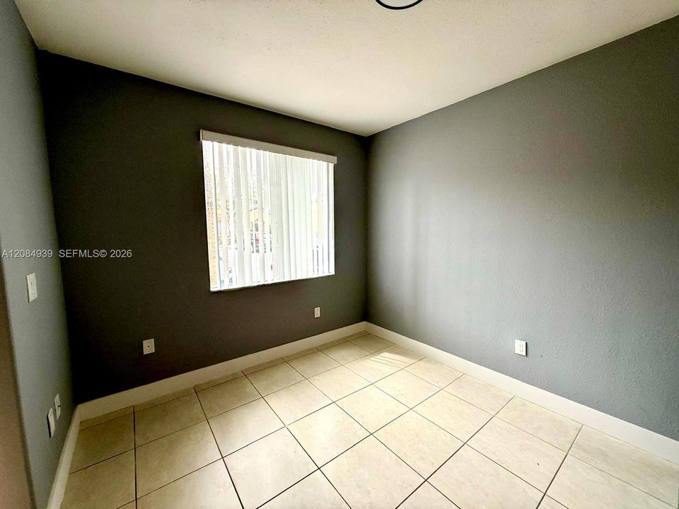 В аренду: $2,350 (3 спален, 3 ванн, 1423 Квадратных фут)