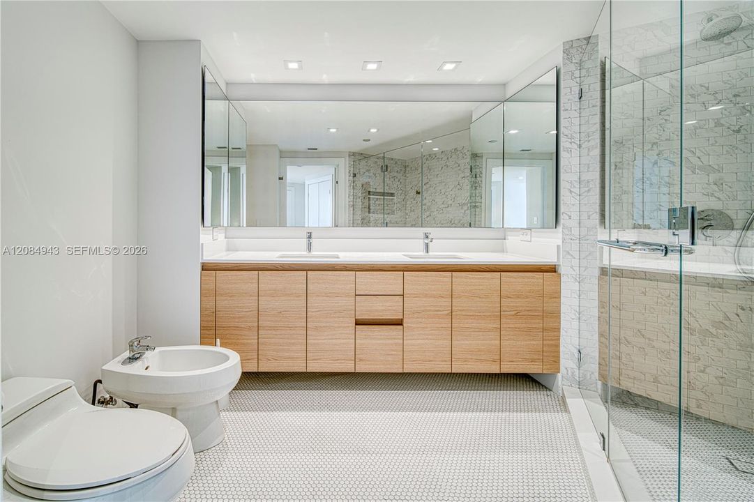 For Sale: $1,675,000 (2 beds, 2 baths, 1700 Square Feet)