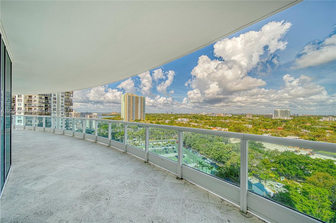 For Sale: $1,675,000 (2 beds, 2 baths, 1700 Square Feet)