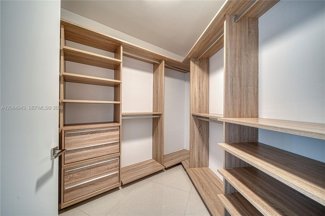 For Sale: $1,675,000 (2 beds, 2 baths, 1700 Square Feet)