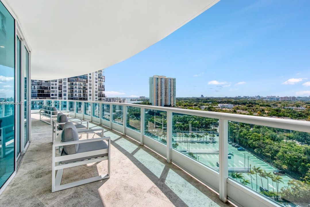 For Sale: $1,675,000 (2 beds, 2 baths, 1700 Square Feet)
