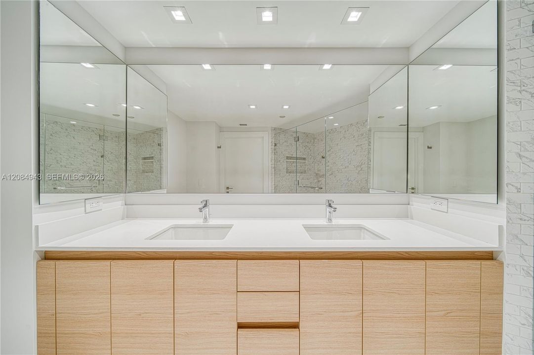 For Sale: $1,675,000 (2 beds, 2 baths, 1700 Square Feet)