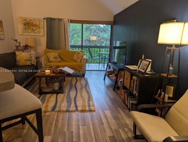 For Rent: $2,500 (2 beds, 2 baths, 921 Square Feet)