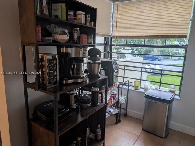 For Rent: $2,500 (2 beds, 2 baths, 921 Square Feet)