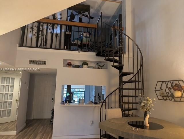 For Rent: $2,500 (2 beds, 2 baths, 921 Square Feet)