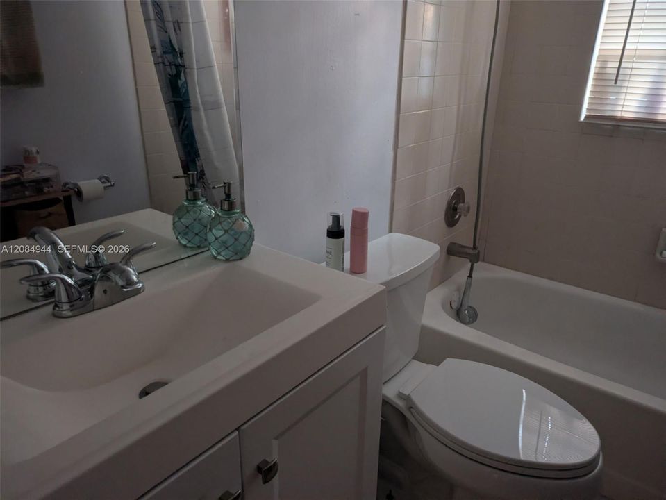For Rent: $2,500 (2 beds, 2 baths, 921 Square Feet)