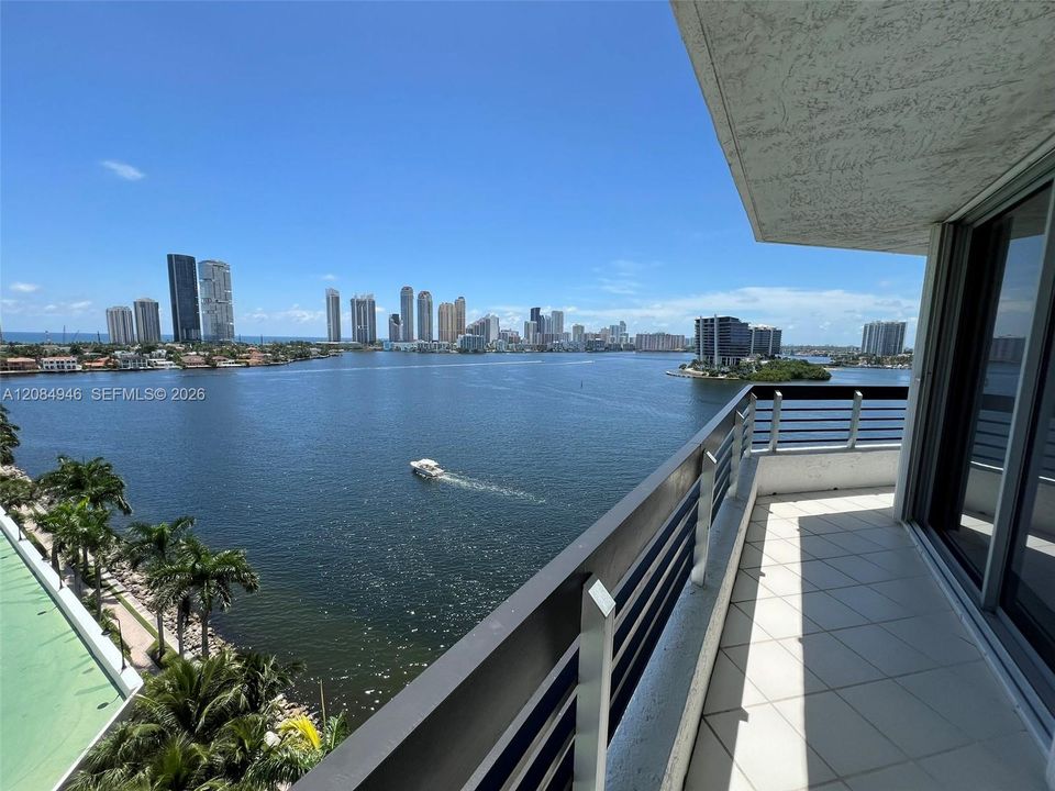 For Sale: $993,000 (3 beds, 3 baths, 1694 Square Feet)