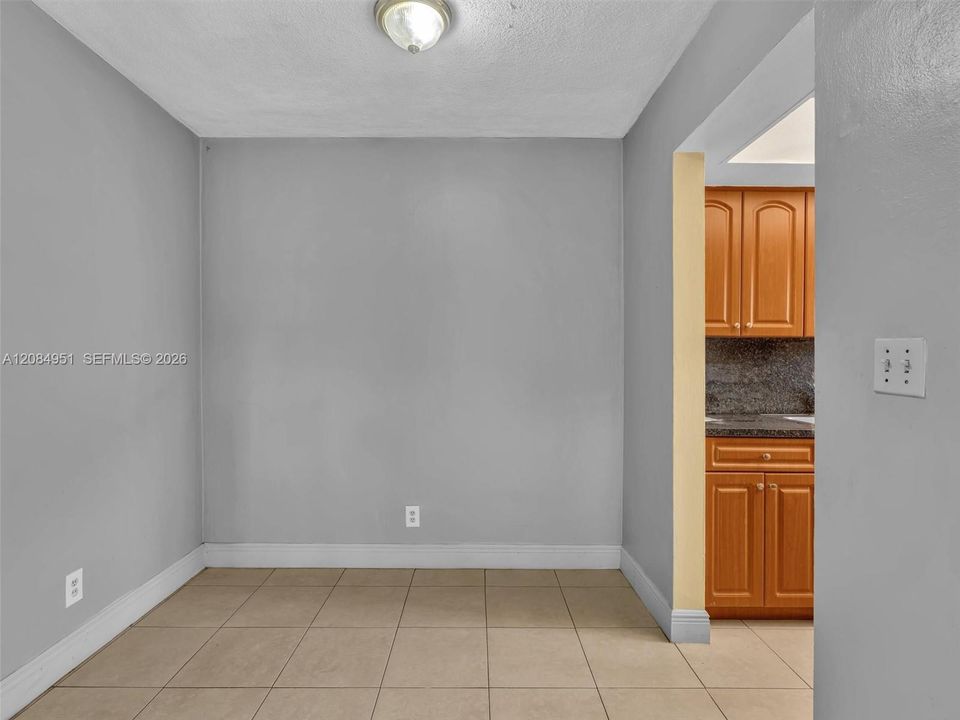 В аренду: $1,400 (1 спален, 1 ванн, 24647 Квадратных фут)