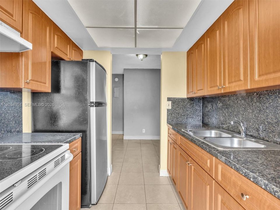 В аренду: $1,400 (1 спален, 1 ванн, 24647 Квадратных фут)