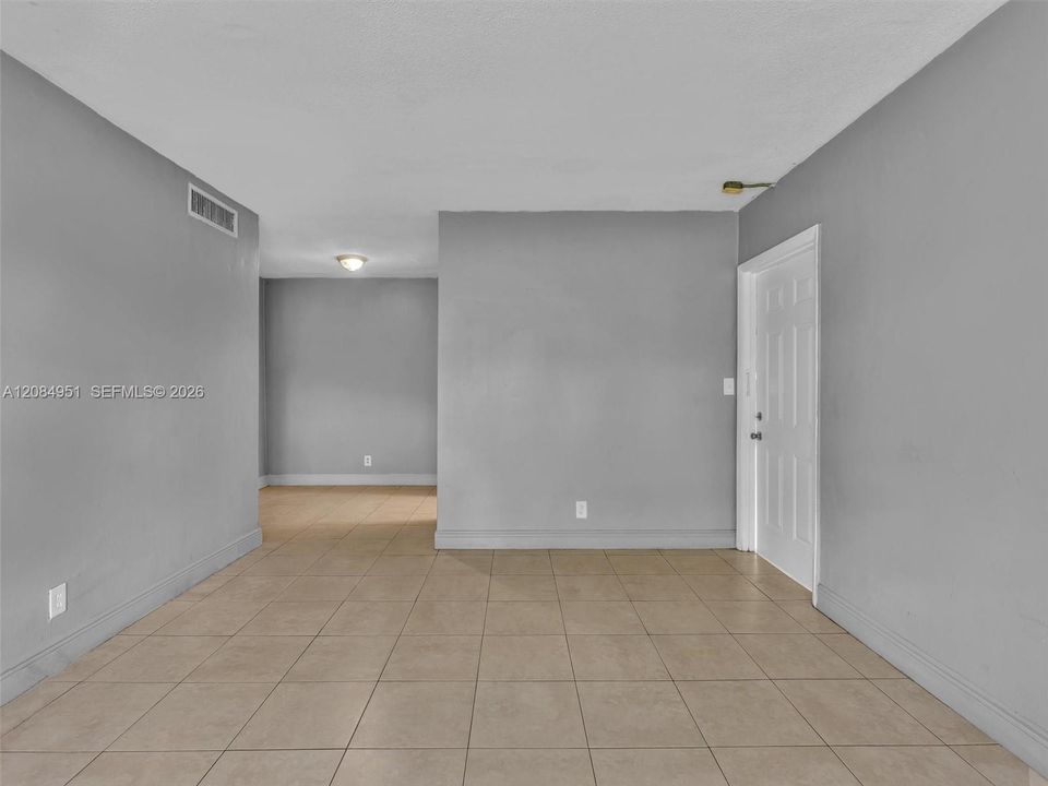 В аренду: $1,400 (1 спален, 1 ванн, 24647 Квадратных фут)
