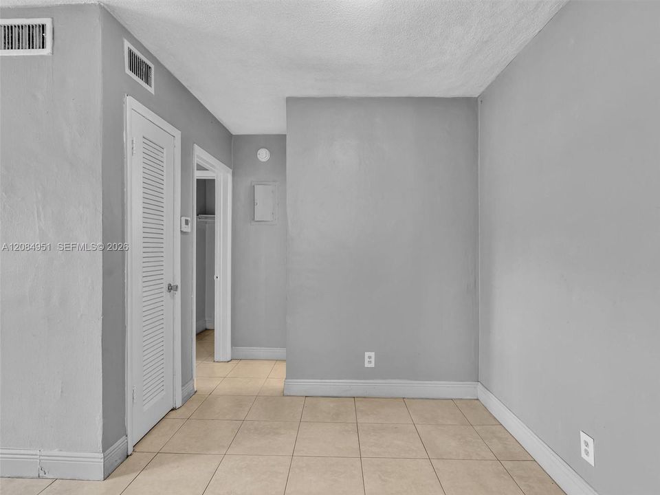 В аренду: $1,400 (1 спален, 1 ванн, 24647 Квадратных фут)